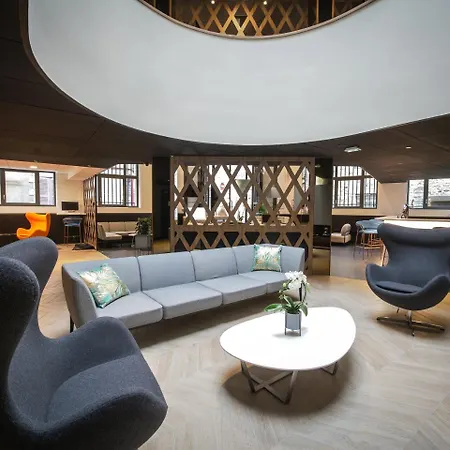 Le Magic & Hotel 4*